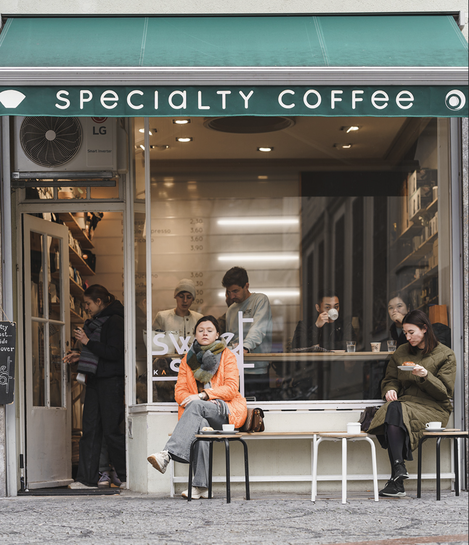 Sweet Spot Kaffee exterior with window seating on Heiliggeiststraße